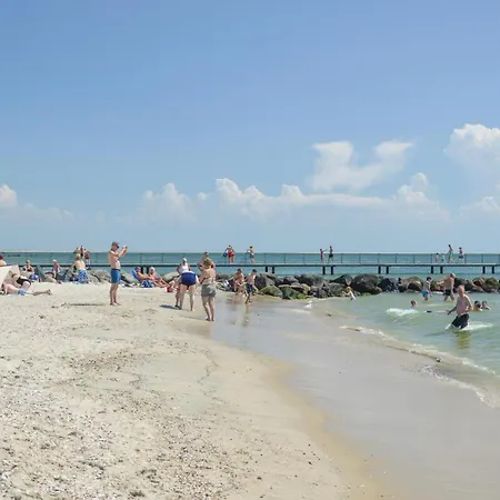 8 Bedroom Lovely In * ブラーバンド