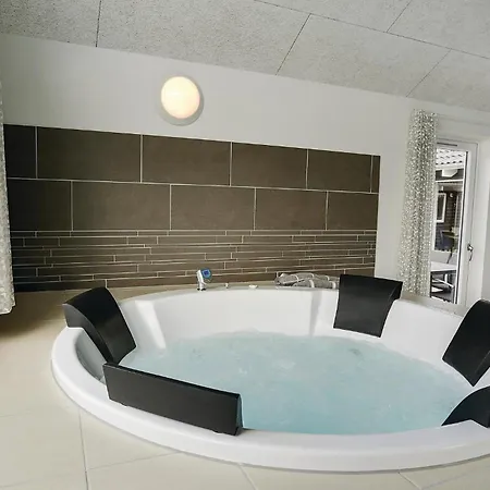 8 Bedroom Lovely In Holiday home Blavand