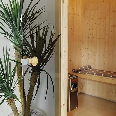 8 Bedroom Lovely In 別荘