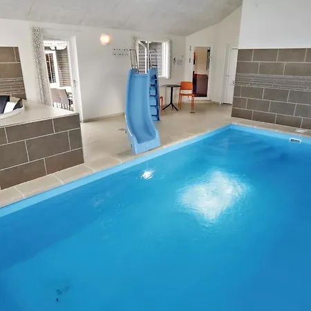 8 Bedroom Lovely In