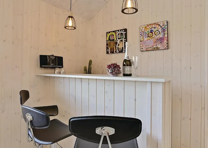 8 Bedroom Lovely In Nyaraló