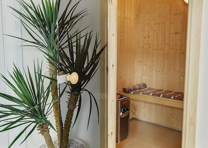 8 Bedroom Lovely In Nyaraló