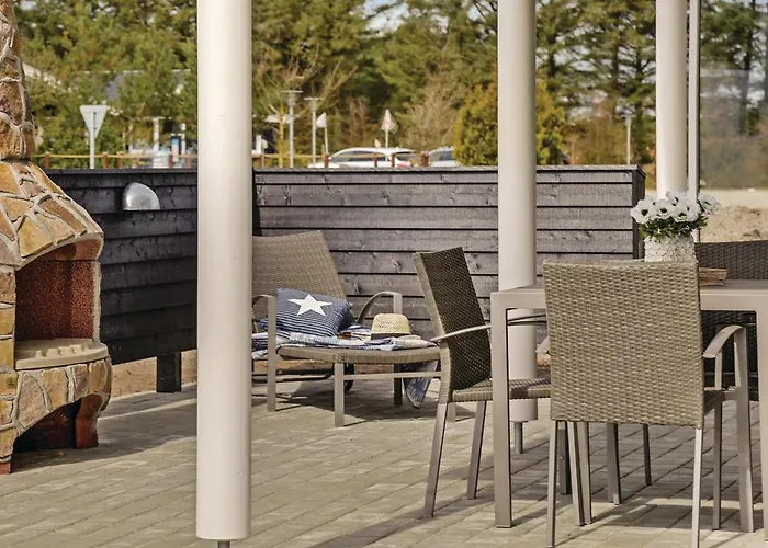 8 Bedroom Lovely In Nyaraló